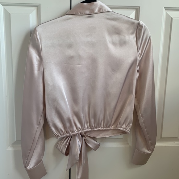 Button Up tied bottom blouse - Picture 4 of 4